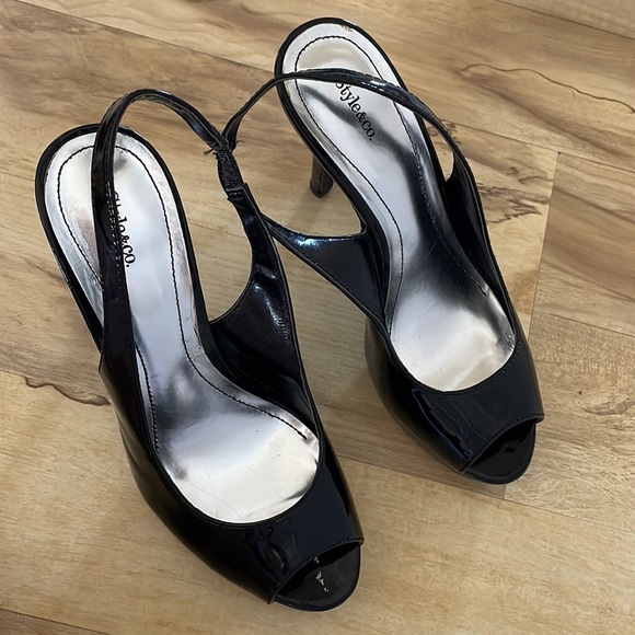 Heels - Picture 2 of 3